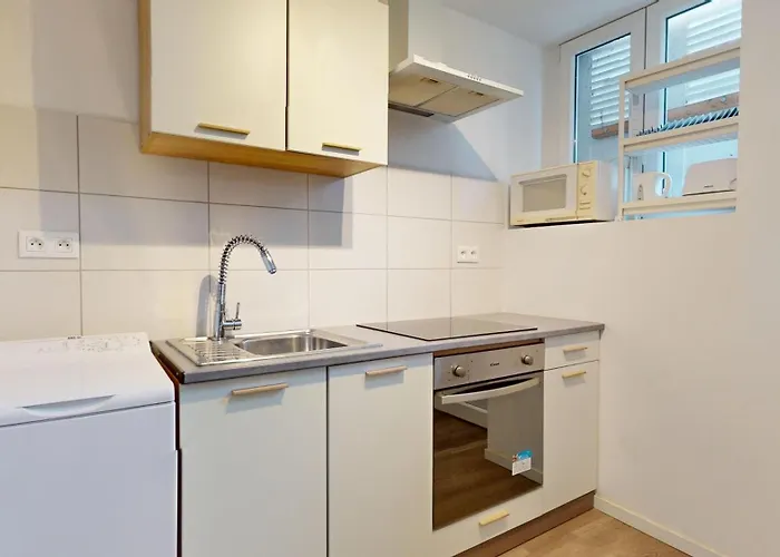 De Georges Avec Parking Апартаменты *