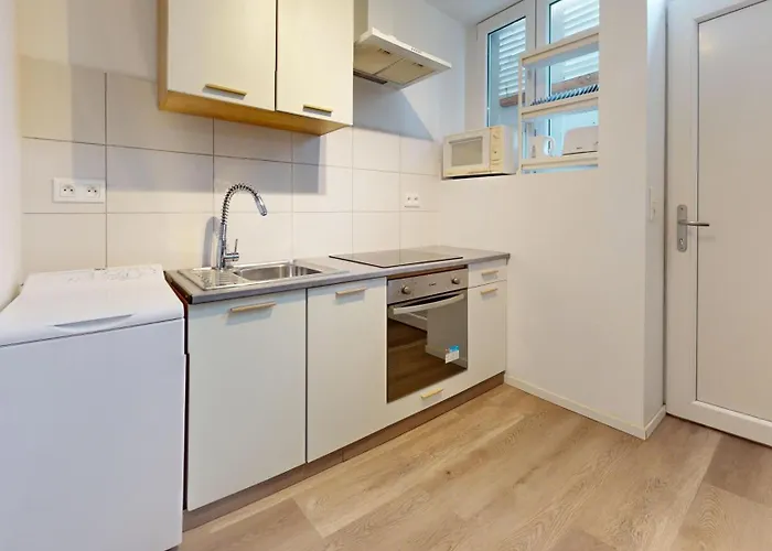 De Georges Avec Parking Апартаменты